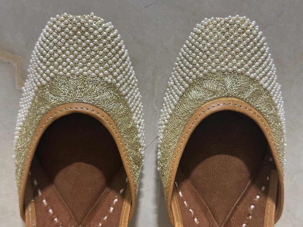 Punjabi Jutti pearl work 2919